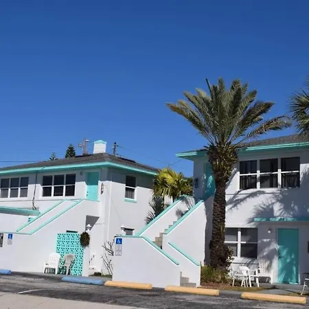 Private One-Bedroom 4 -Directly Across From Beach